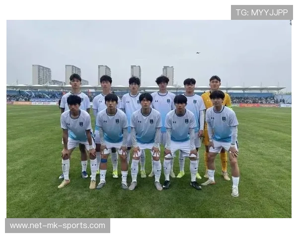 足球联赛在青训扶持中设立地区示范营与教练轮换提升基层能力，足球青训机构